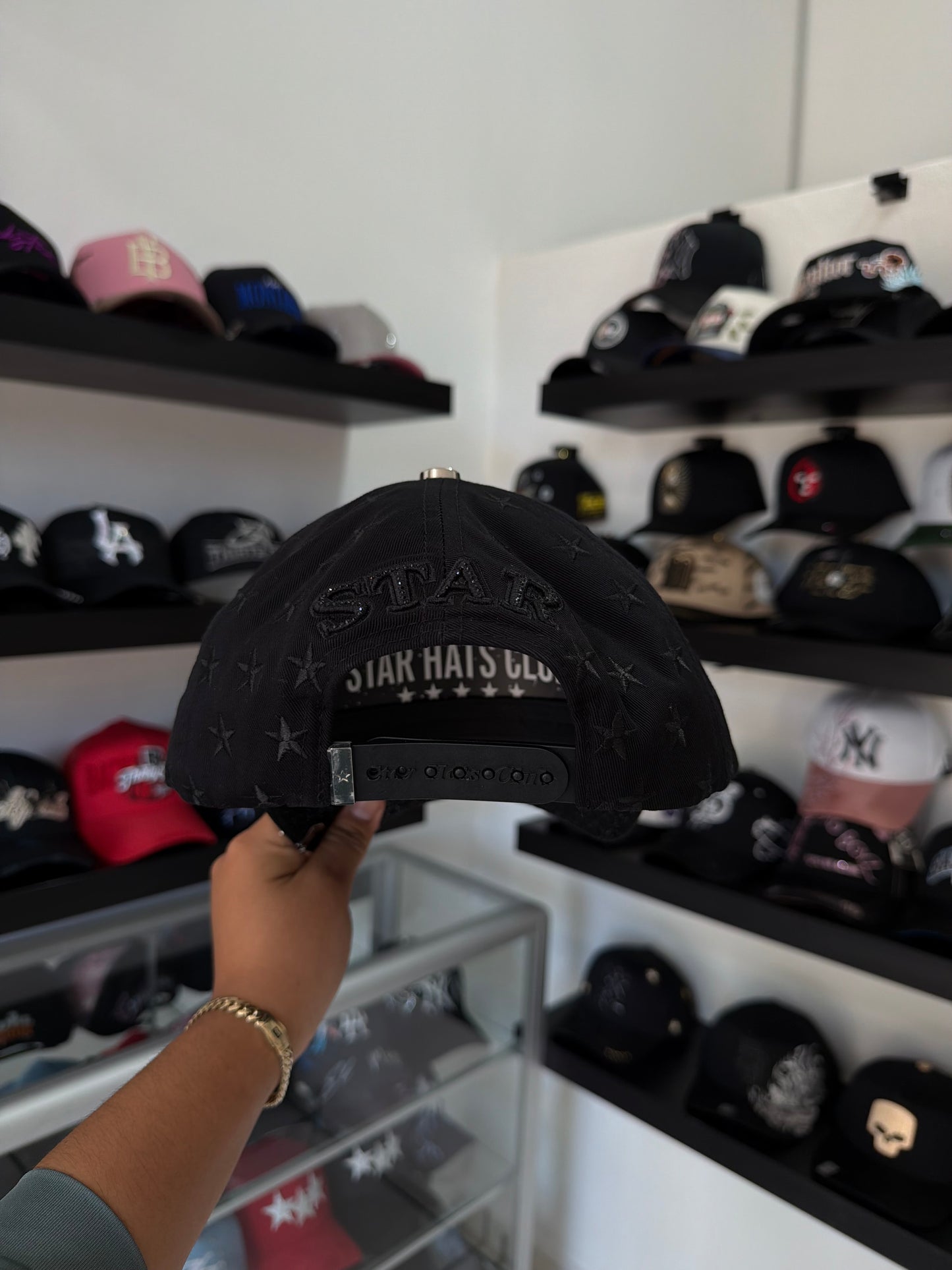 STAR HATS CLUB "TOTAL BLACK DISTRIC"