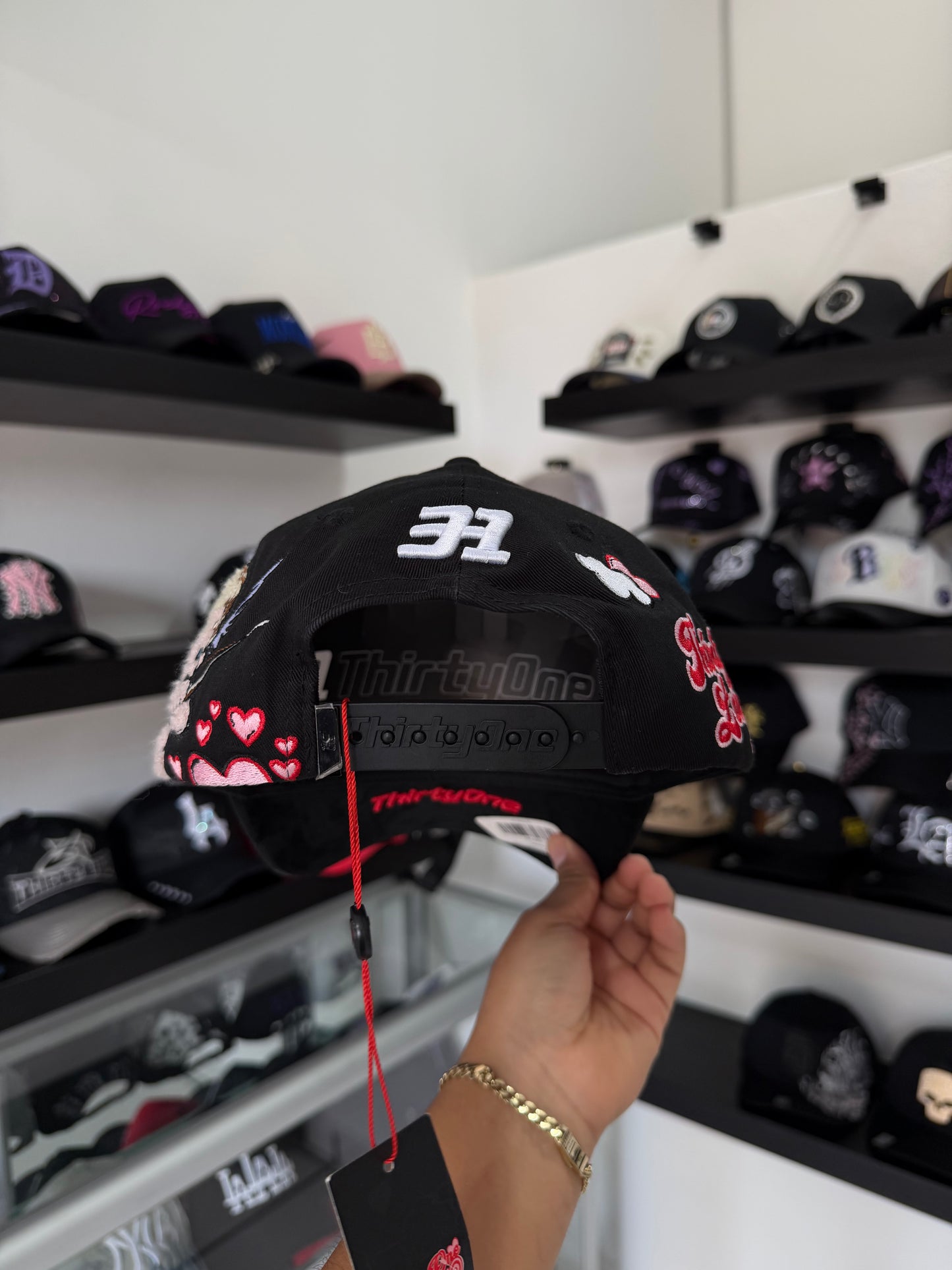 31 GORRAS "LA NUBES AMOR"