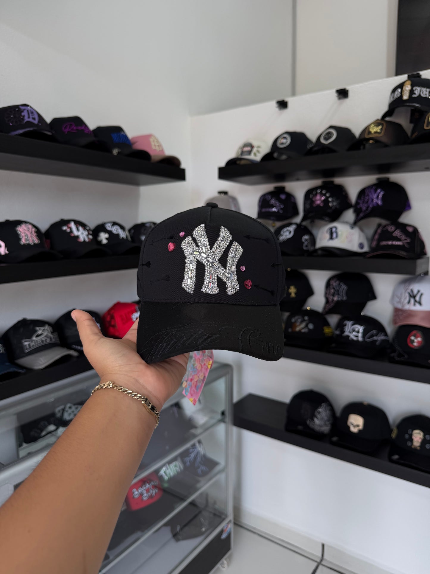 31 GORRAS "BLACK XOXO"