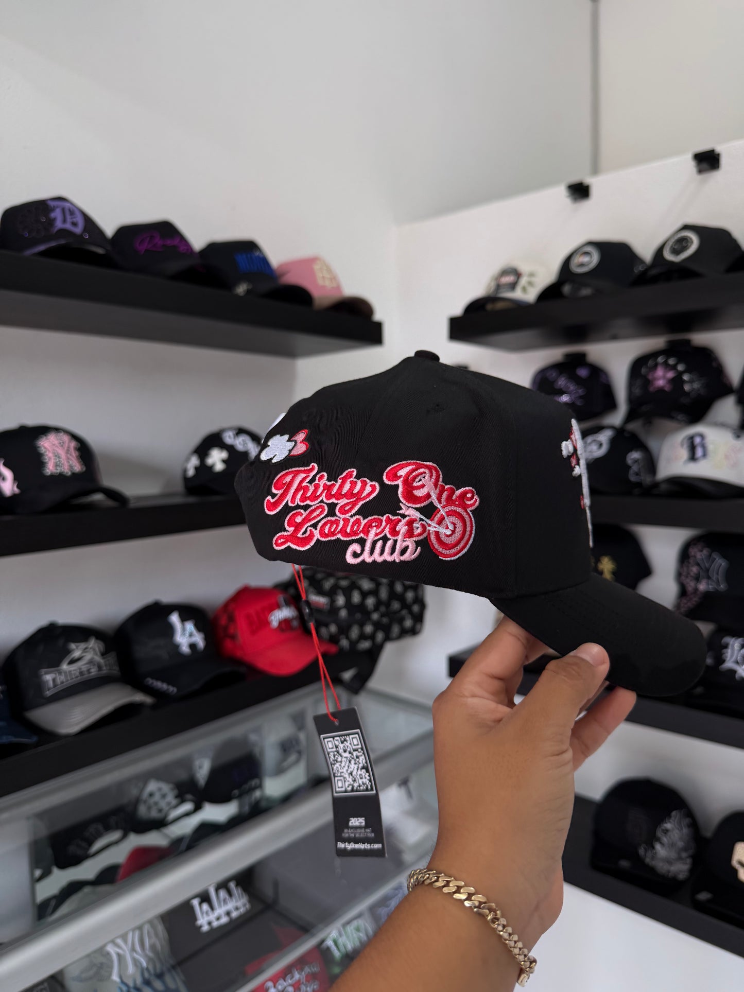 31 GORRAS "LA NUBES AMOR"