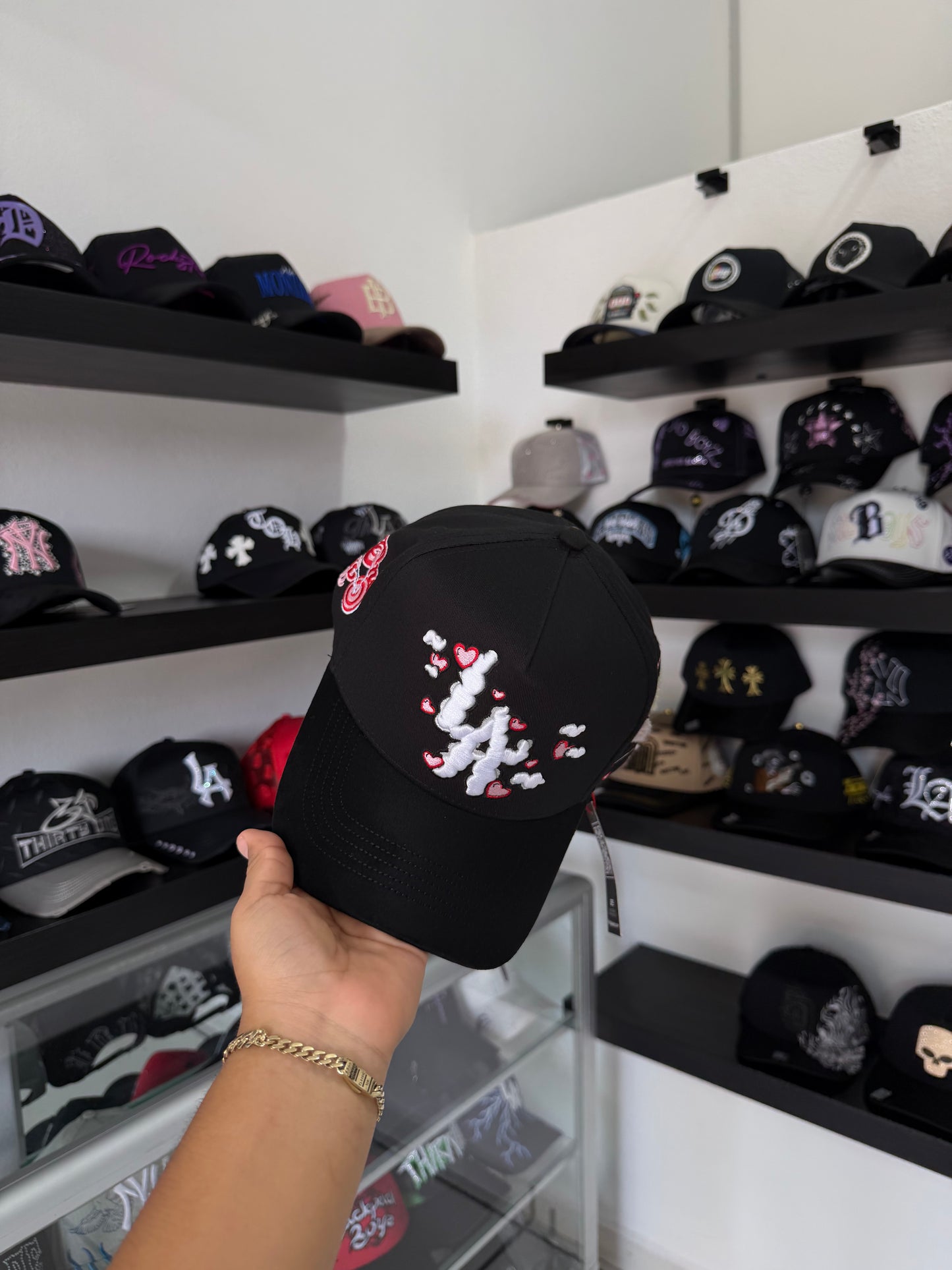 31 GORRAS "LA NUBES AMOR"