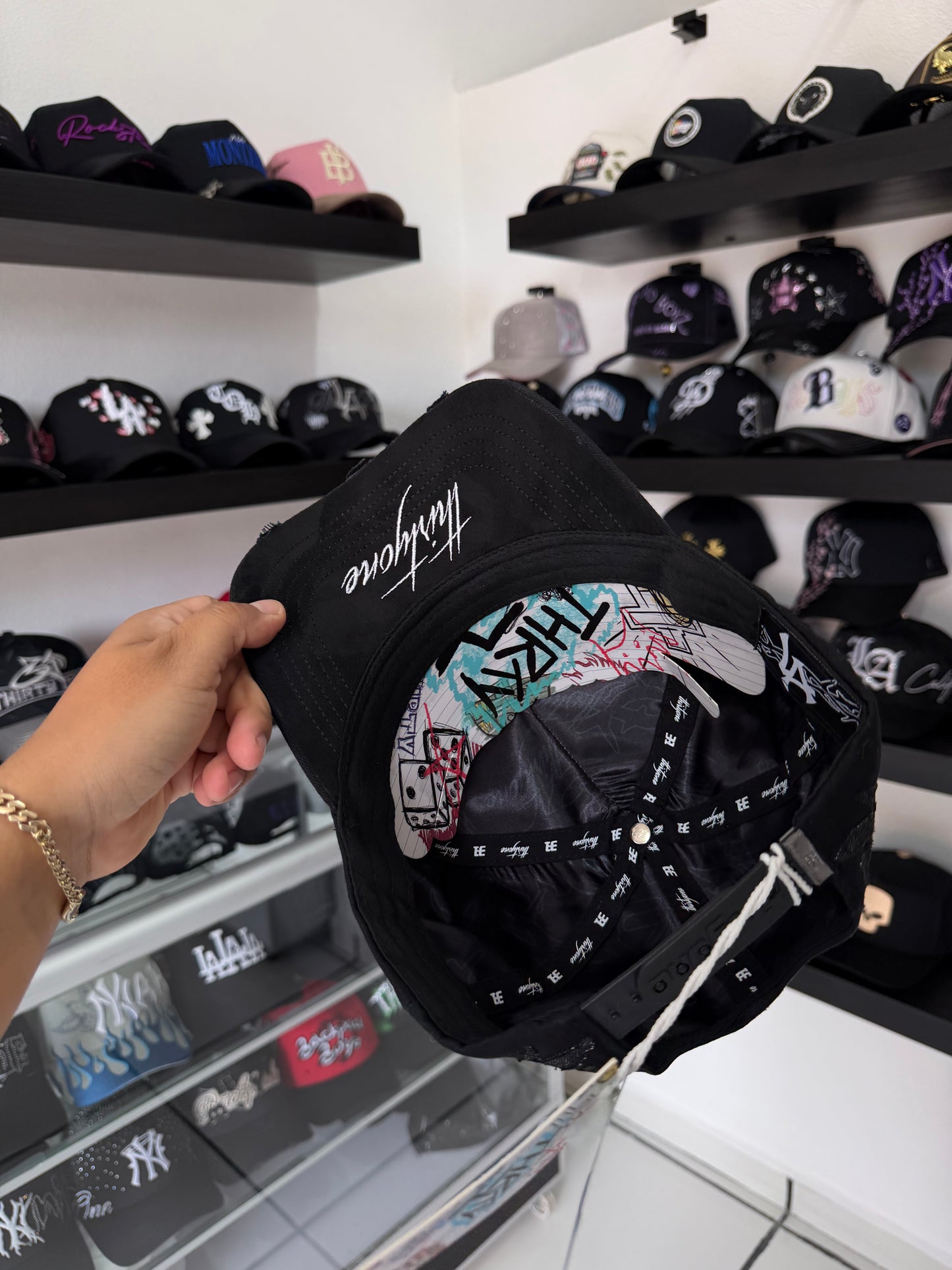 31 GORRAS "LA THORNS"