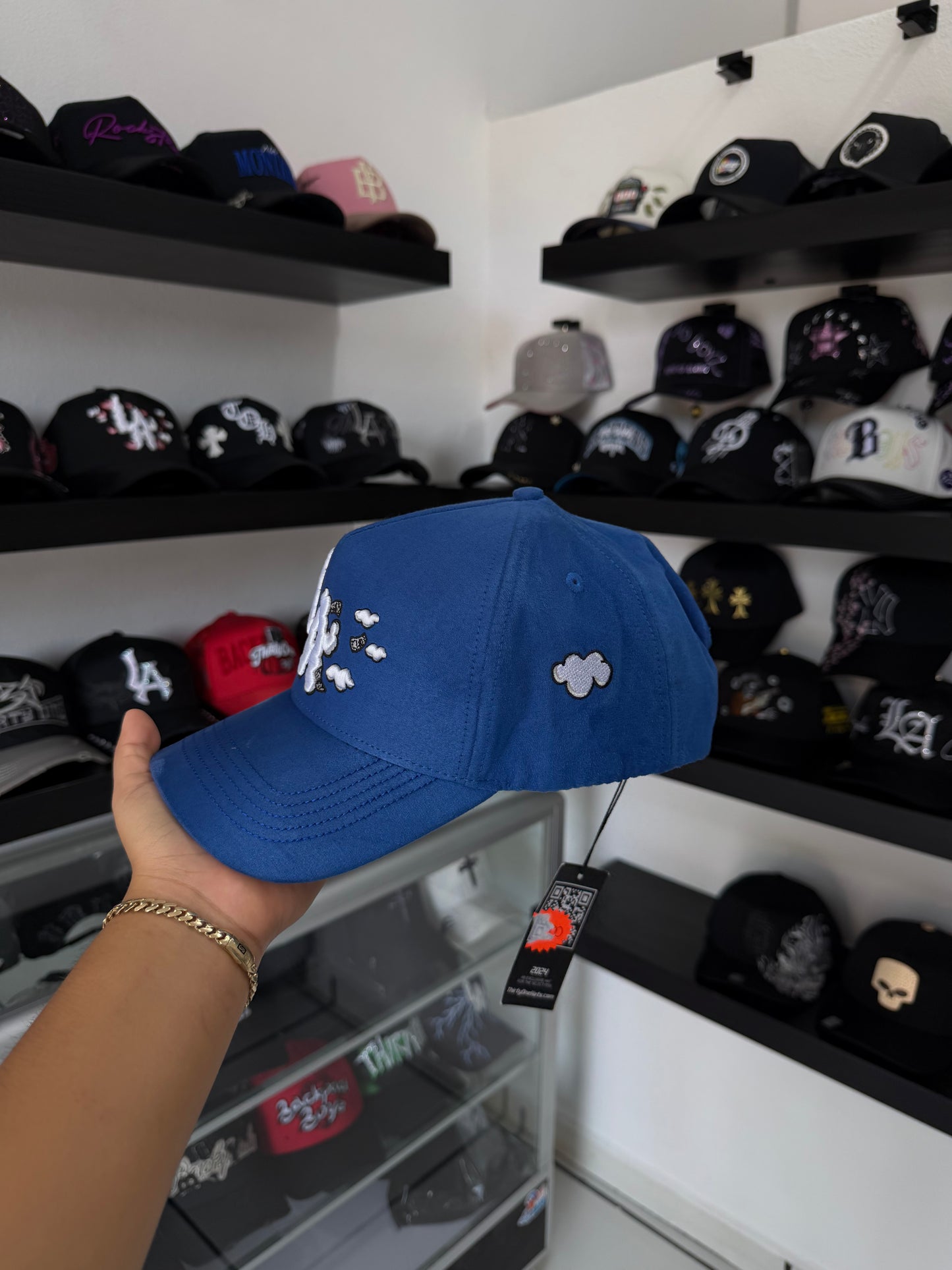 31 HATS "LA CLOUDS"