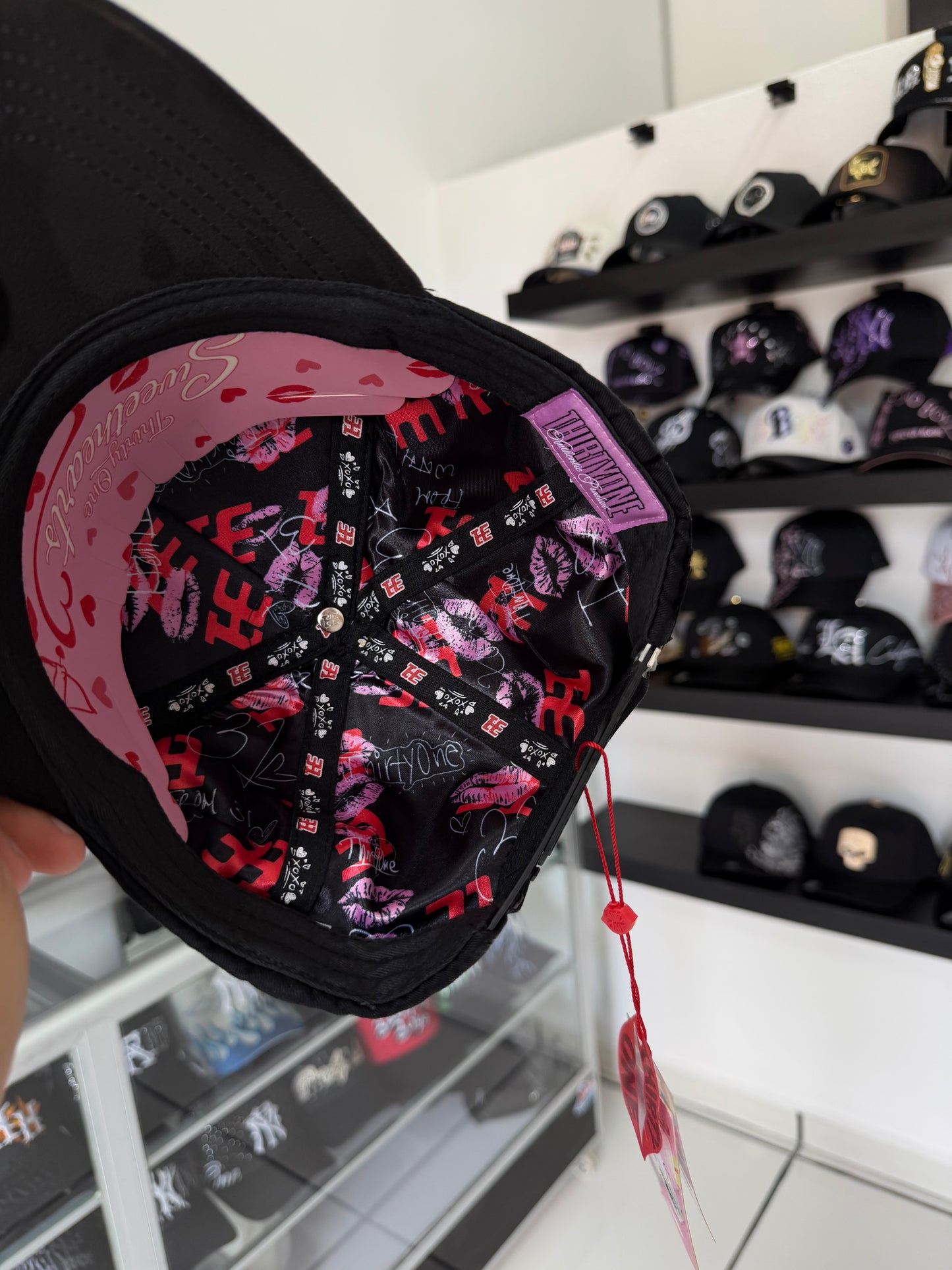 31 GORRAS "BLACK XOXO"