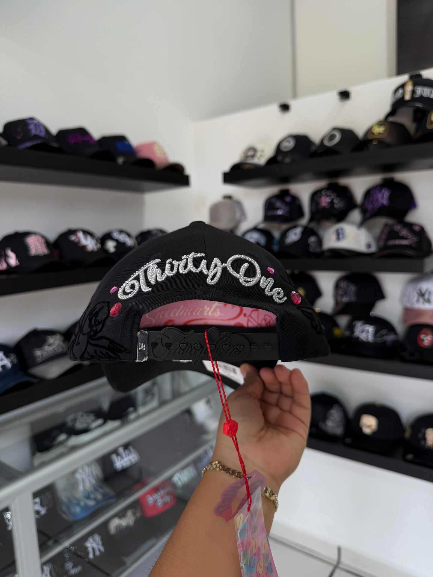 31 GORRAS "BLACK XOXO"