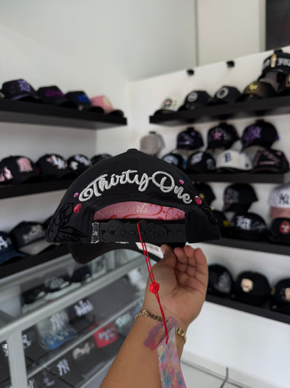 31 GORRAS "BLACK XOXO"