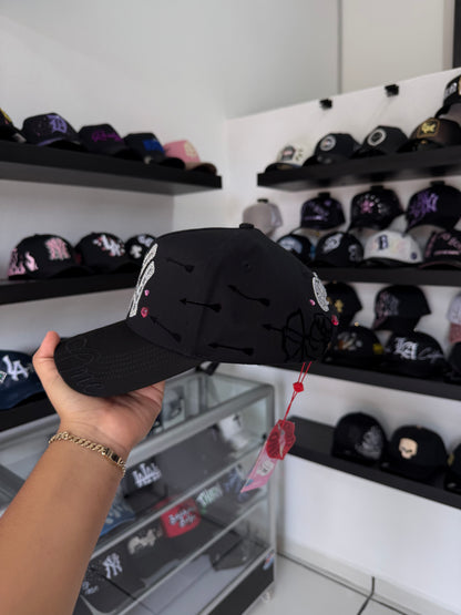 31 GORRAS "BLACK XOXO"