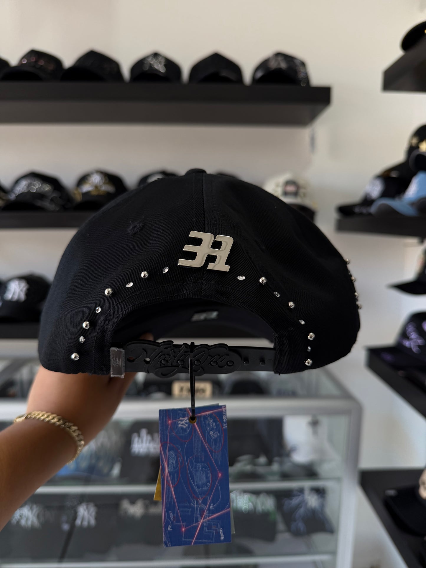 31 HATS "DIAMONTS"