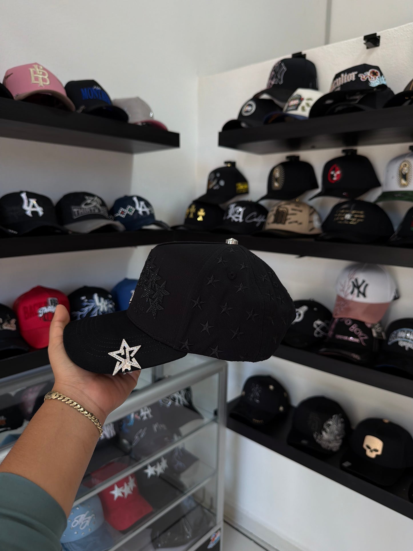 STAR HATS CLUB "TOTAL BLACK DISTRIC"