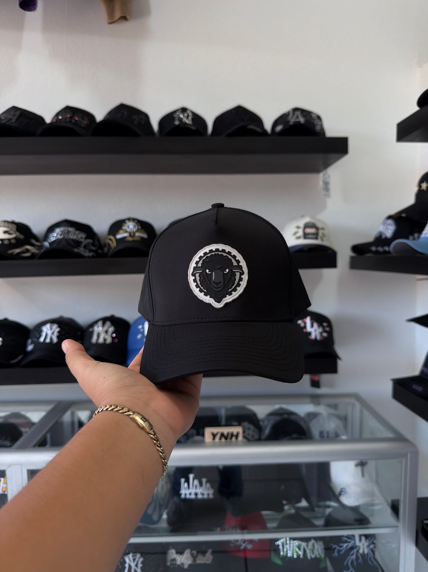 MT BRAND "OVEJA NEGRA"