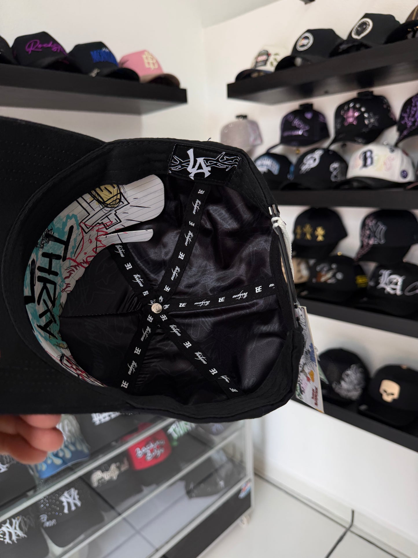 31 GORRAS "LA THORNS"