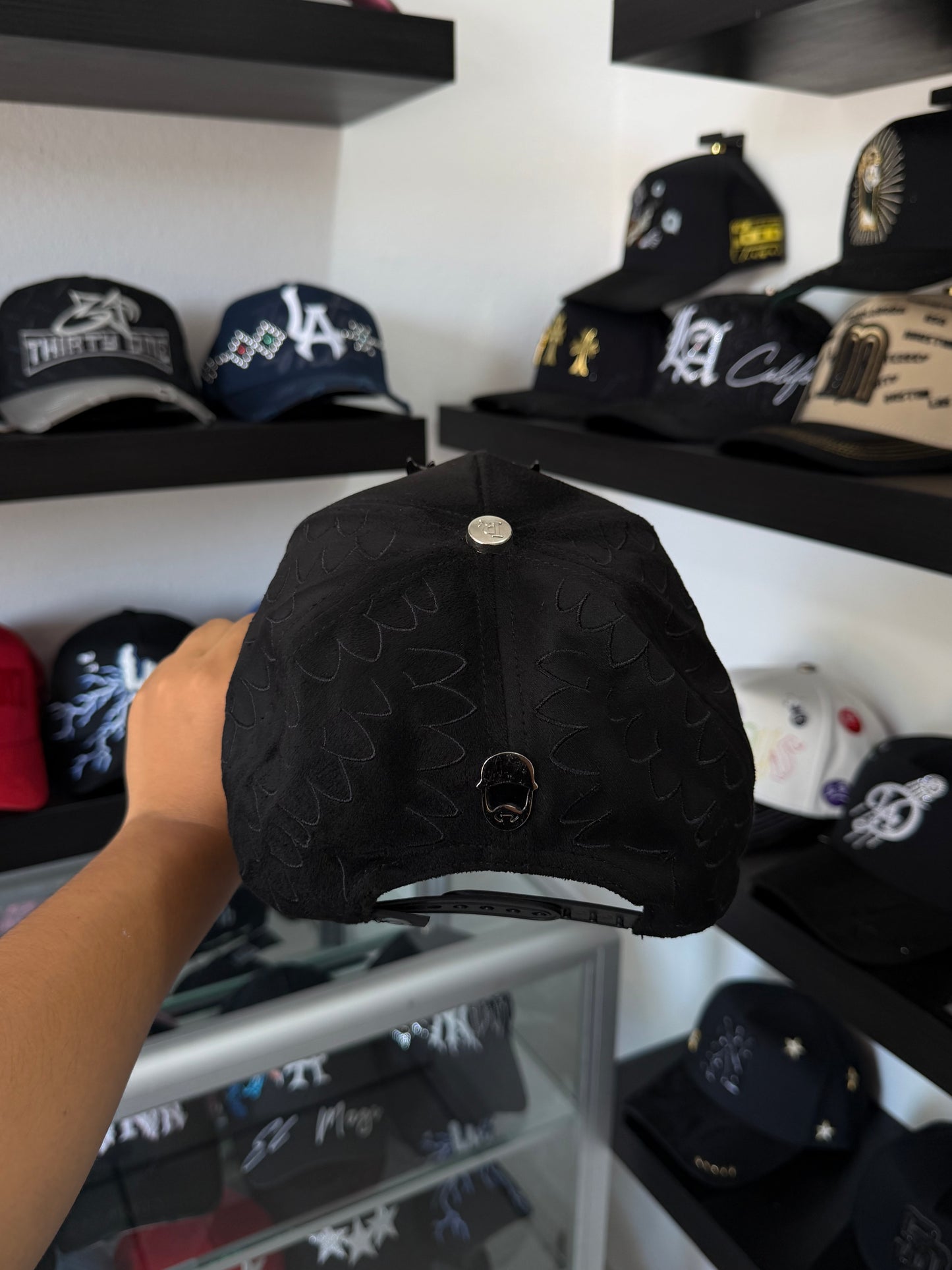 BARBAS HATS X LUIS R "EL BUHO"