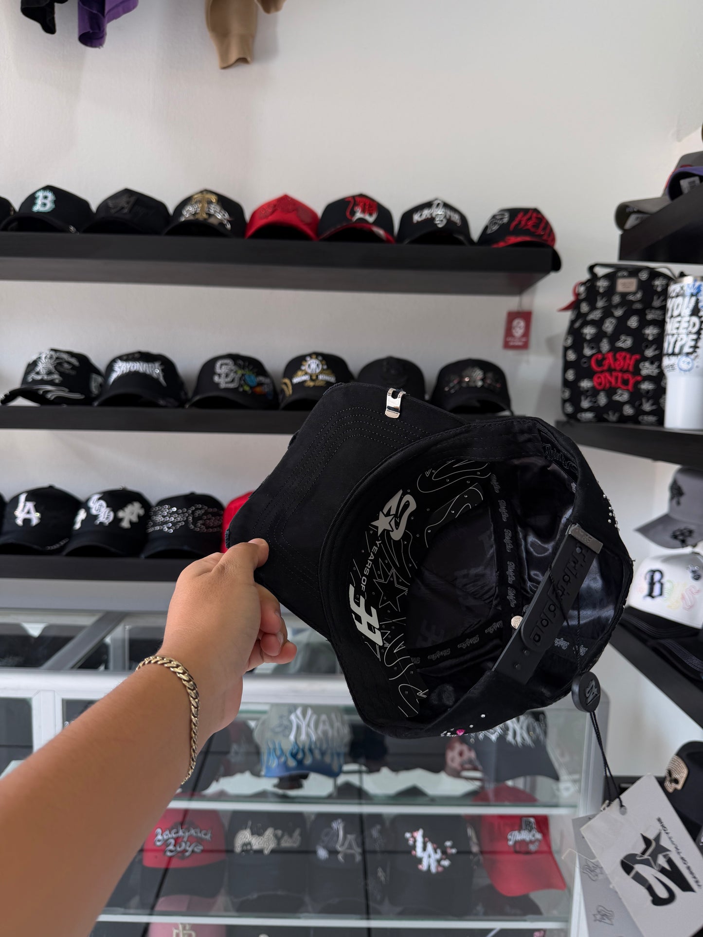 31 GORRAS "DISTRITO DE LA JOYERÍA"
